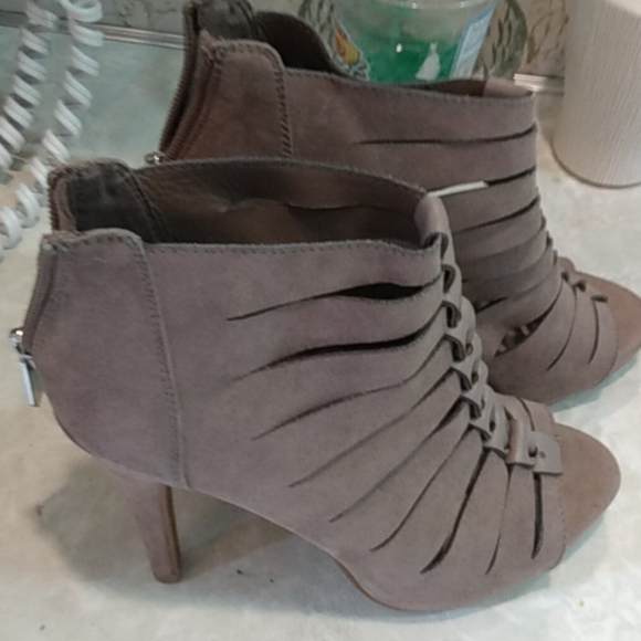 Shoes - Picture 2 of 3